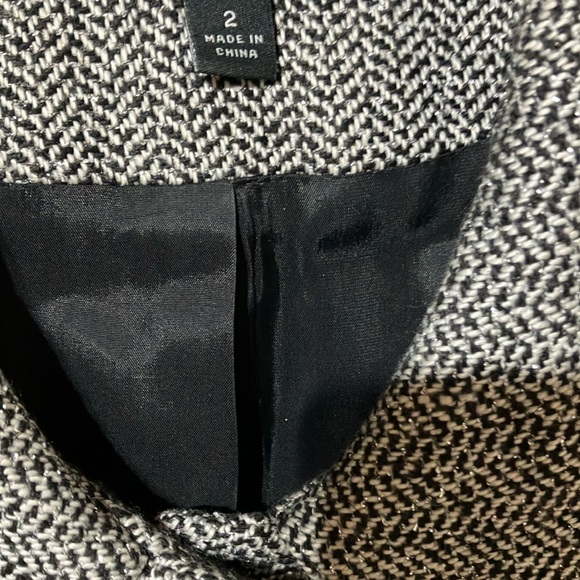 Swing jacket with faux leather piping and large button detail. Size 2 - Picture 2 of 11